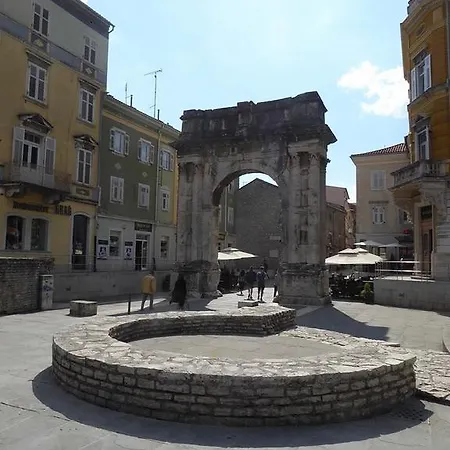 Asja Old Center * Пула