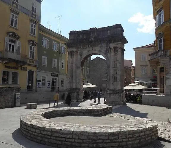 Asja Old Center * Pula